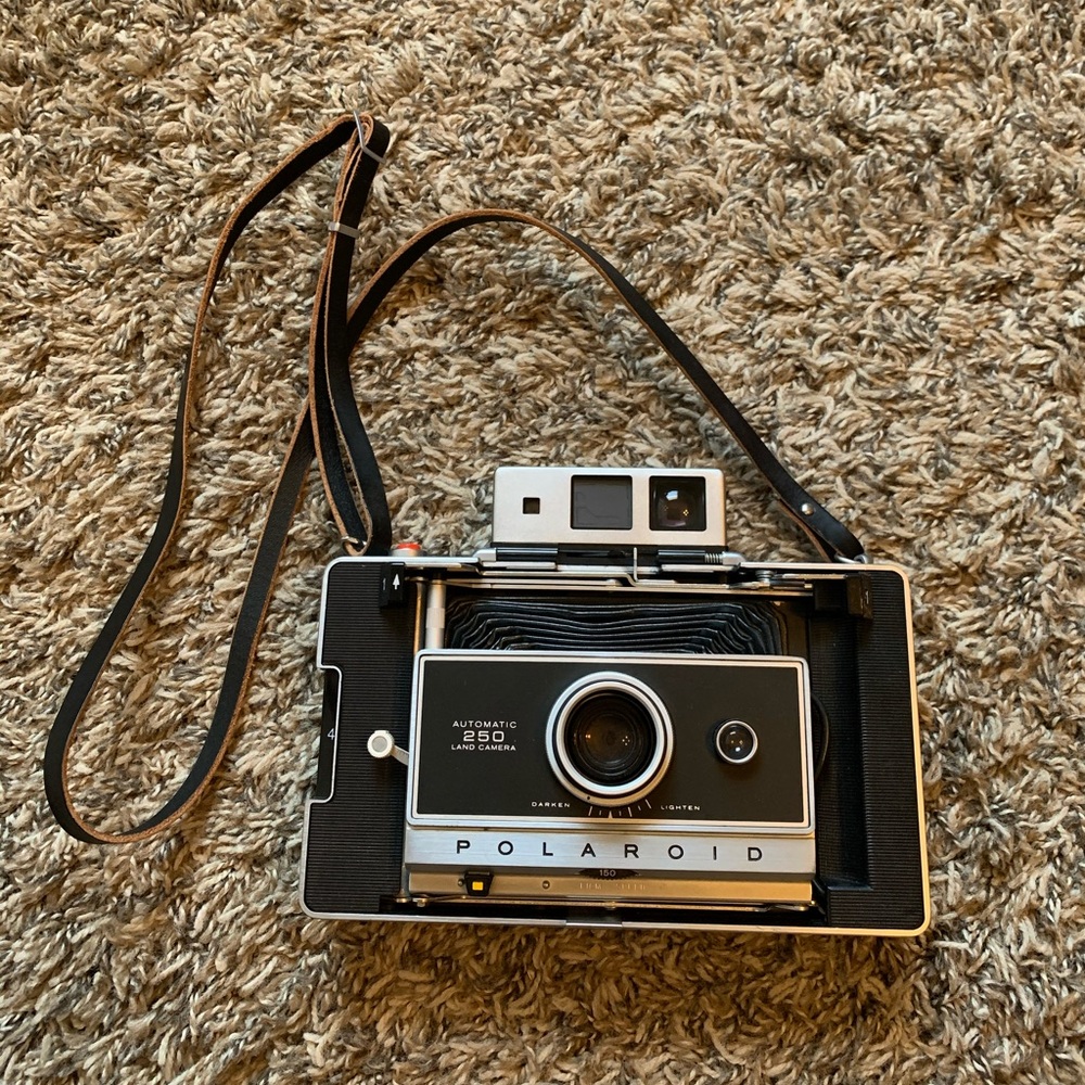 Polaroid 250 land camera